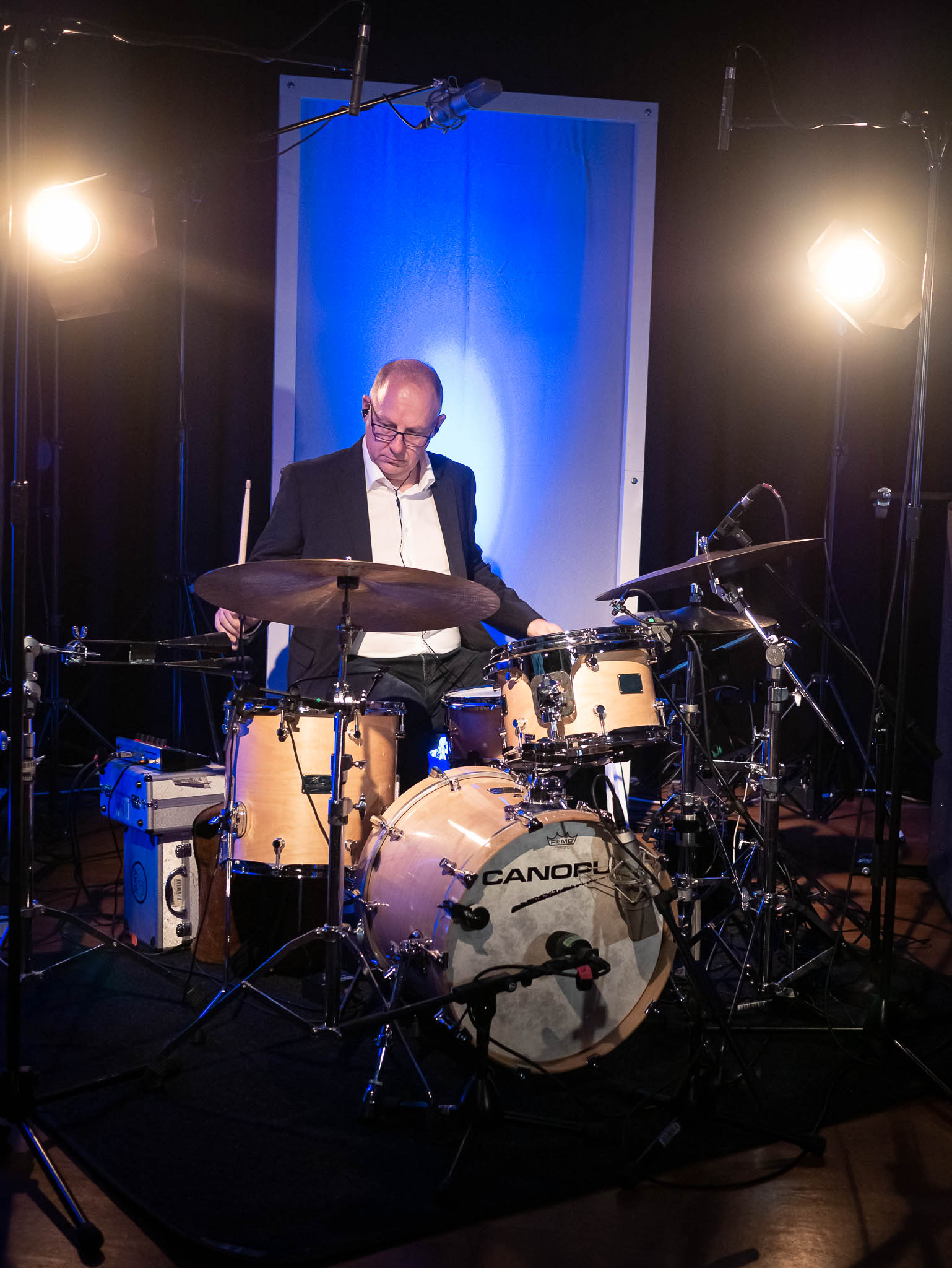Jürgen Peiffer - drums/percussion